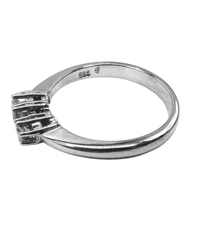 Three Diamond 10k White Gold Band Ring - size 6.5