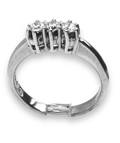 Three Diamond 10k White Gold Band Ring - size 6.5