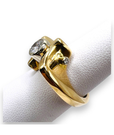 18k Gold Solitaire Diamond Ring - size 6.75