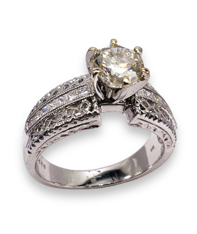 18k White Gold Diamond Engagement Ring - size 6.5