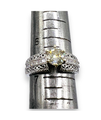 18k White Gold Diamond Engagement Ring - size 6.5