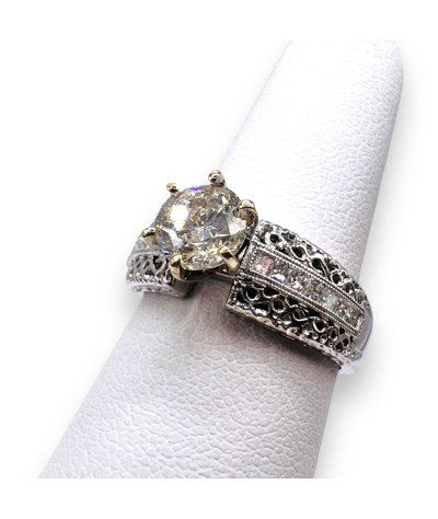 18k White Gold Diamond Engagement Ring - size 6.5